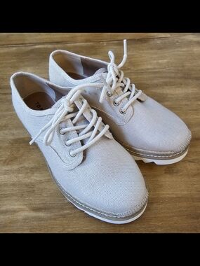 Women's Torrid Beige Canvas Lace-Up Oxfords SZ 8WW